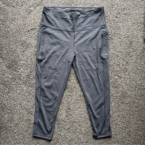 Xersion Gray 3/4 Length Leggings with Mesh Panels